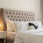 2 Bed 2 Bath Modern Apartment Near Big Ben In Zone1