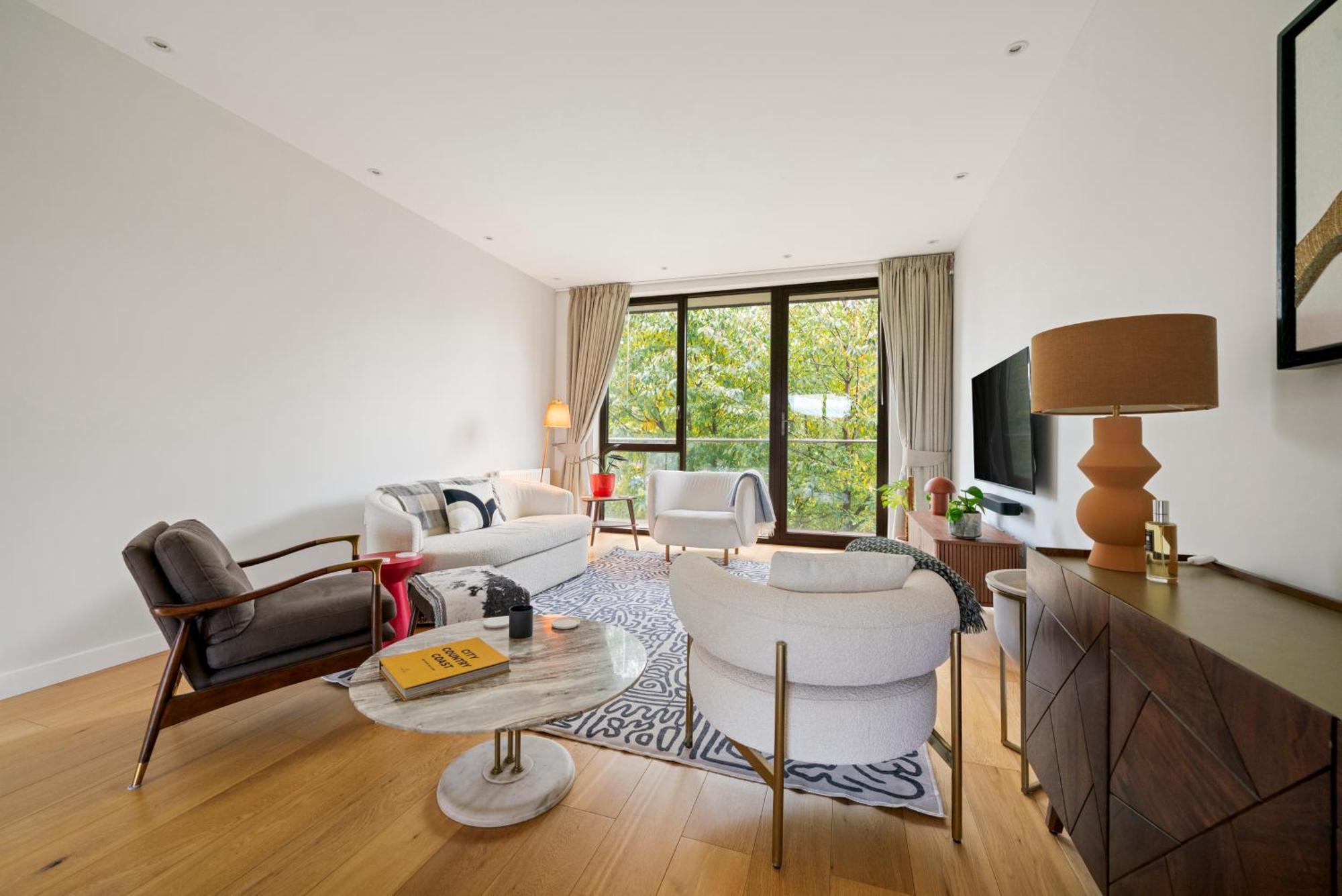 2 Bed 2 Bath Modern Near Big Ben In Zone1