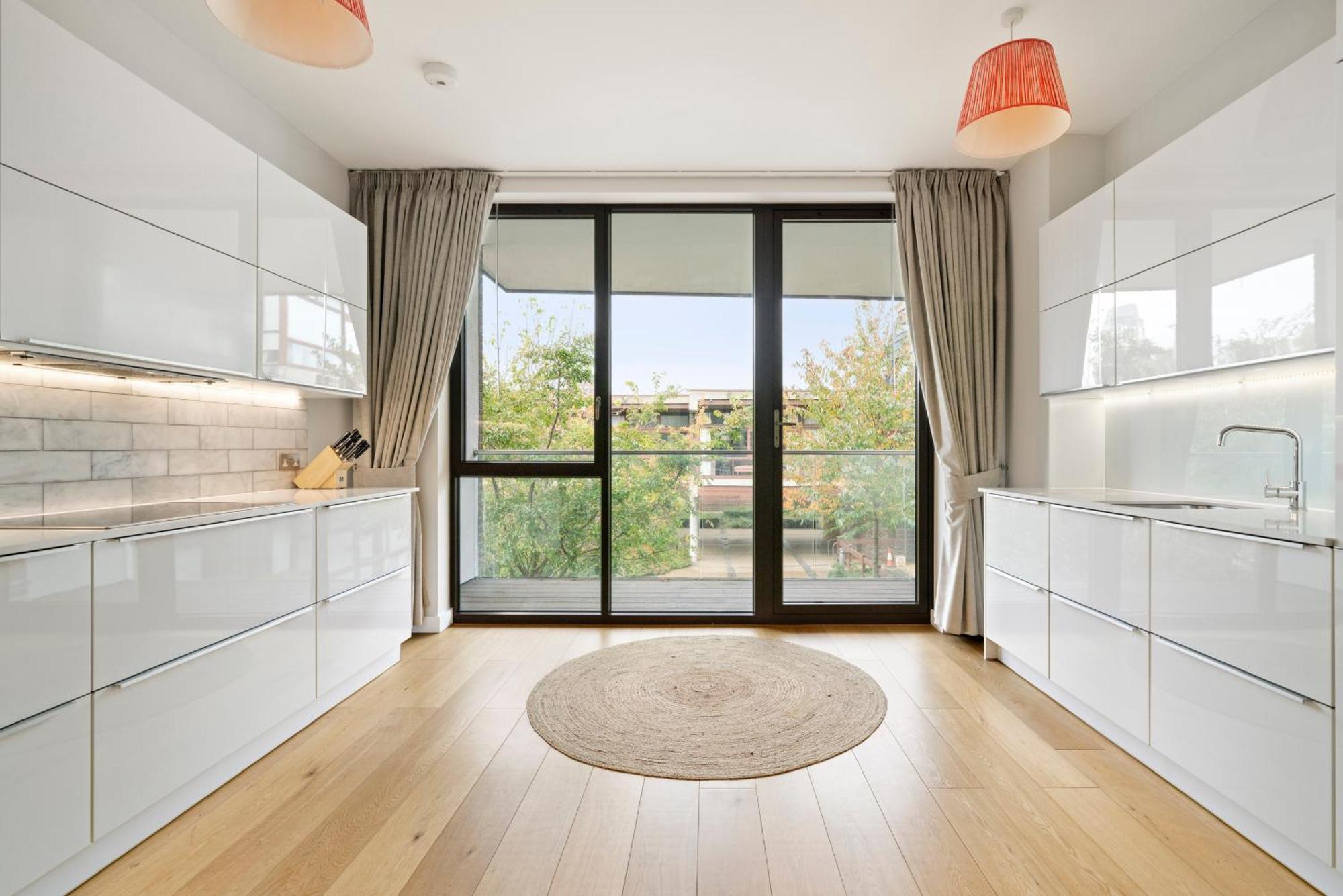 2 Bed 2 Bath Modern Near Big Ben In Zone1 *