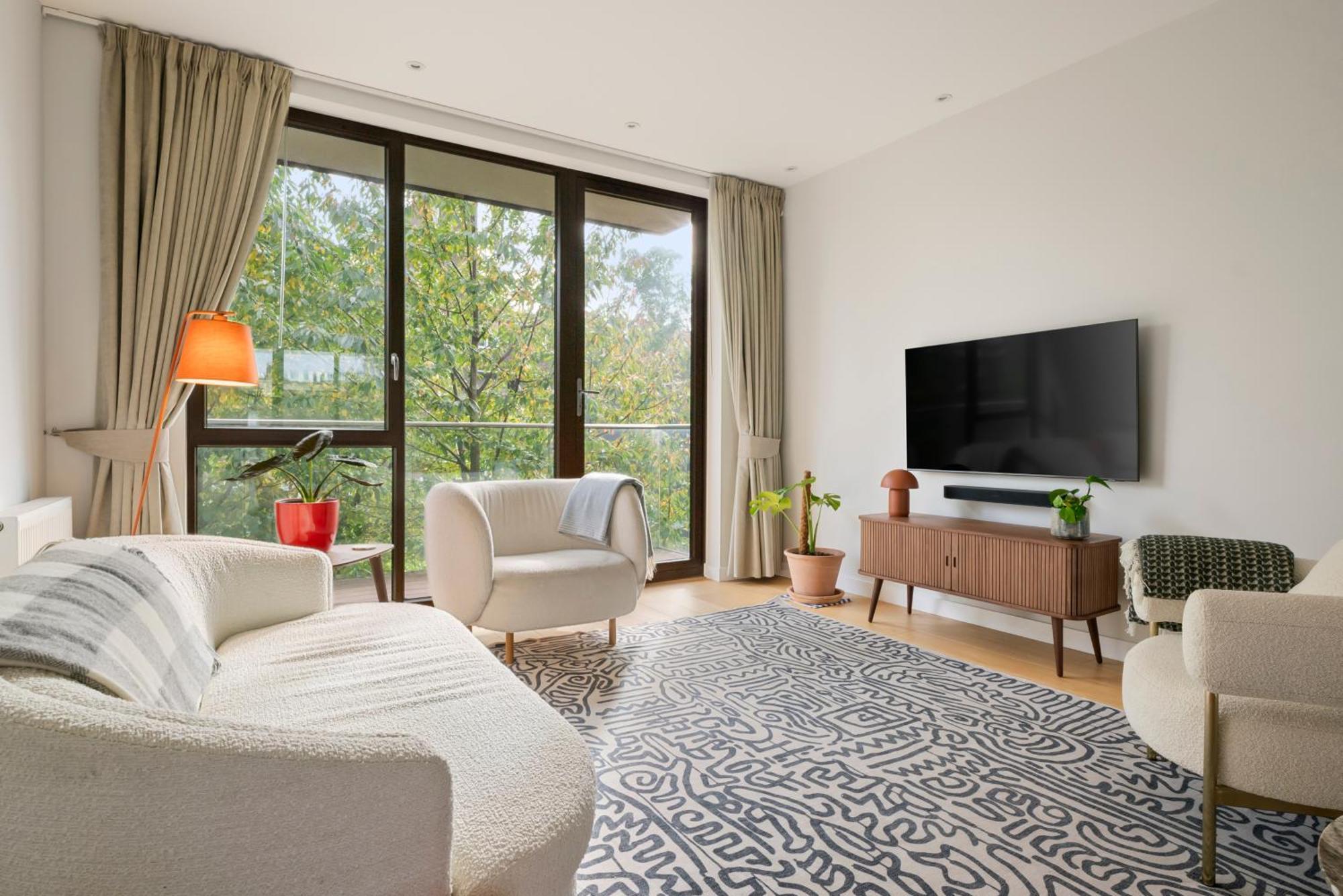 2 Bed 2 Bath Modern Near Big Ben In Zone1