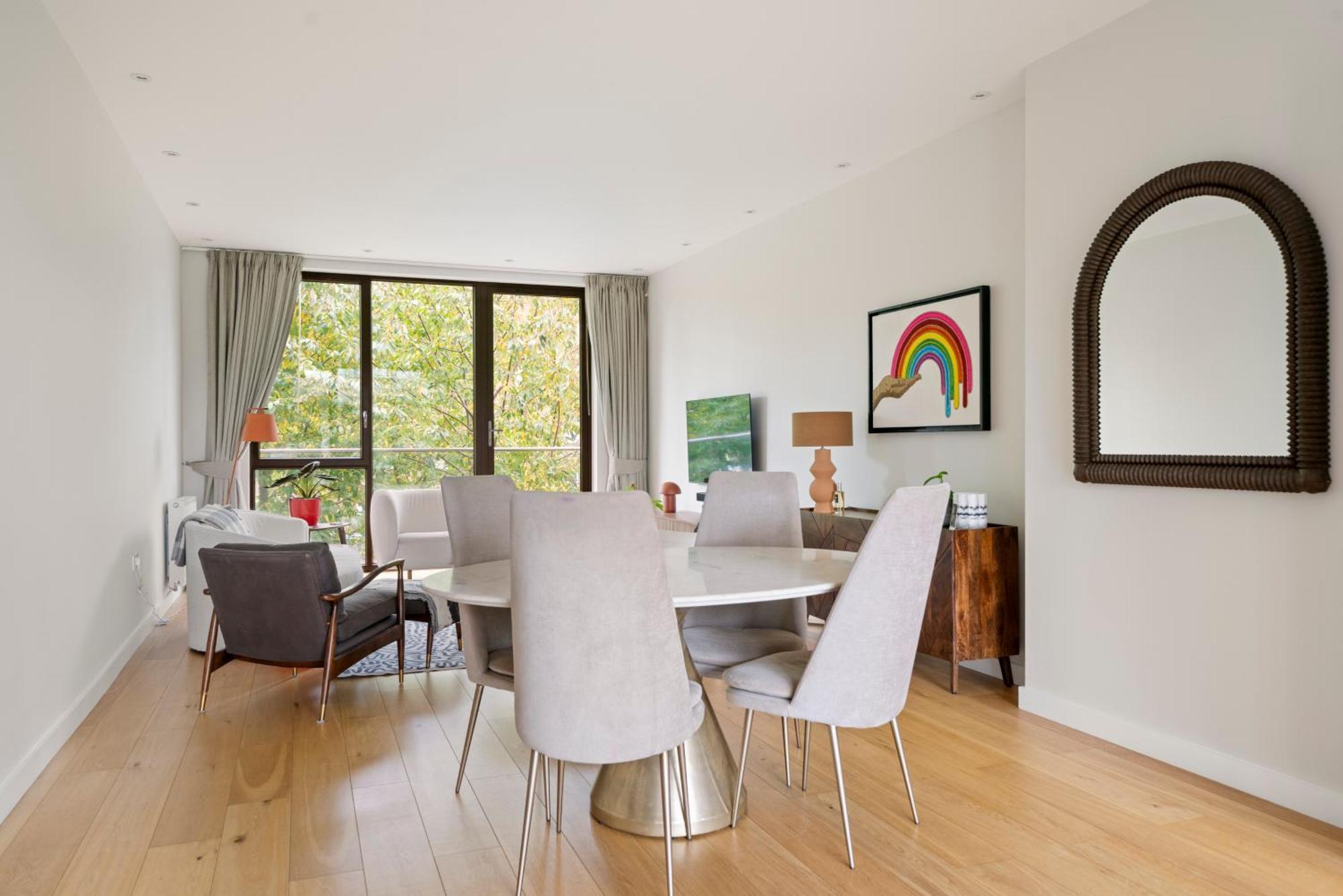 2 Bed 2 Bath Modern Near Big Ben In Zone1 *
